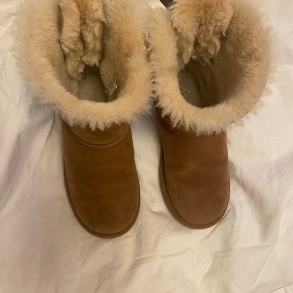 Girls Bailey Ugg Boots - Picture 4 of 4